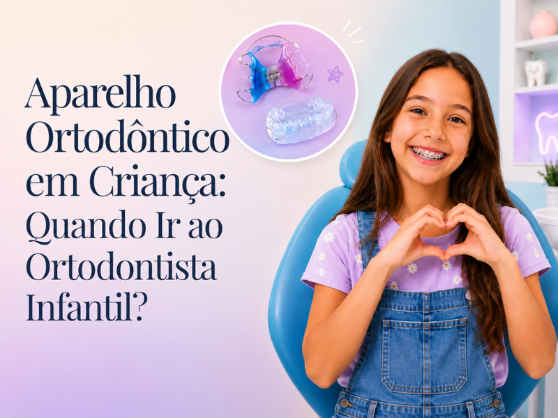 Menina sorrindo com aparelho ortodôntico em consultório odontológico infantil em Fortaleza, com destaque para aparelho ortopédico e alinhador transparente da Dra. Marcela Rodrigues.